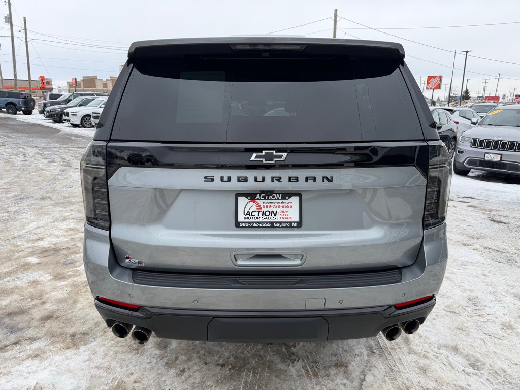 2025 Chevrolet Suburban Image 4