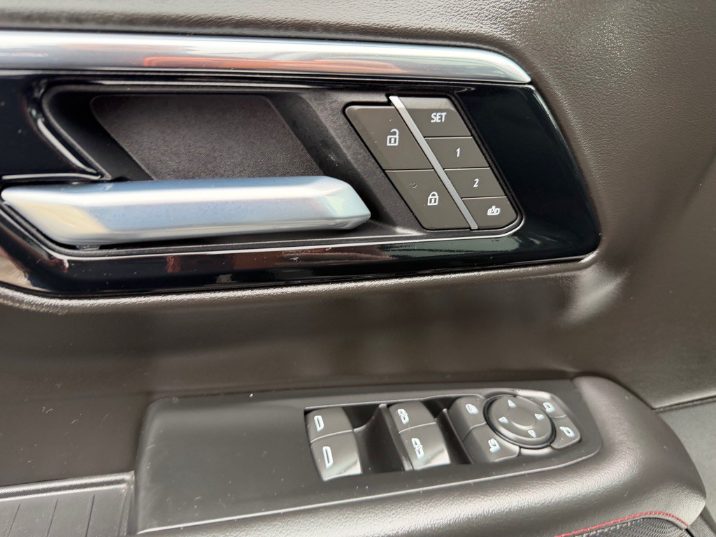 2025 Chevrolet Suburban Image 12