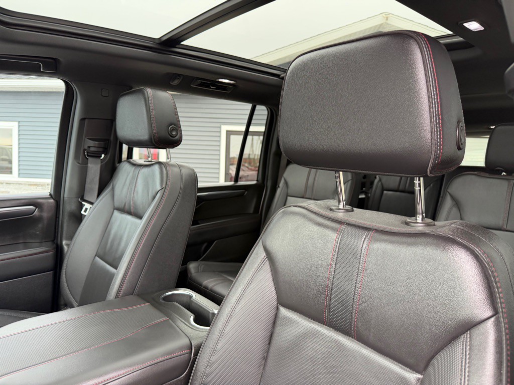 2025 Chevrolet Suburban Image 15