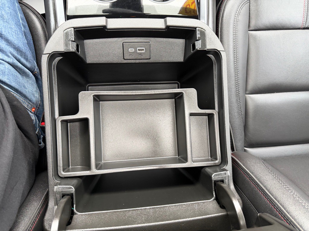 2025 Chevrolet Suburban Image 32