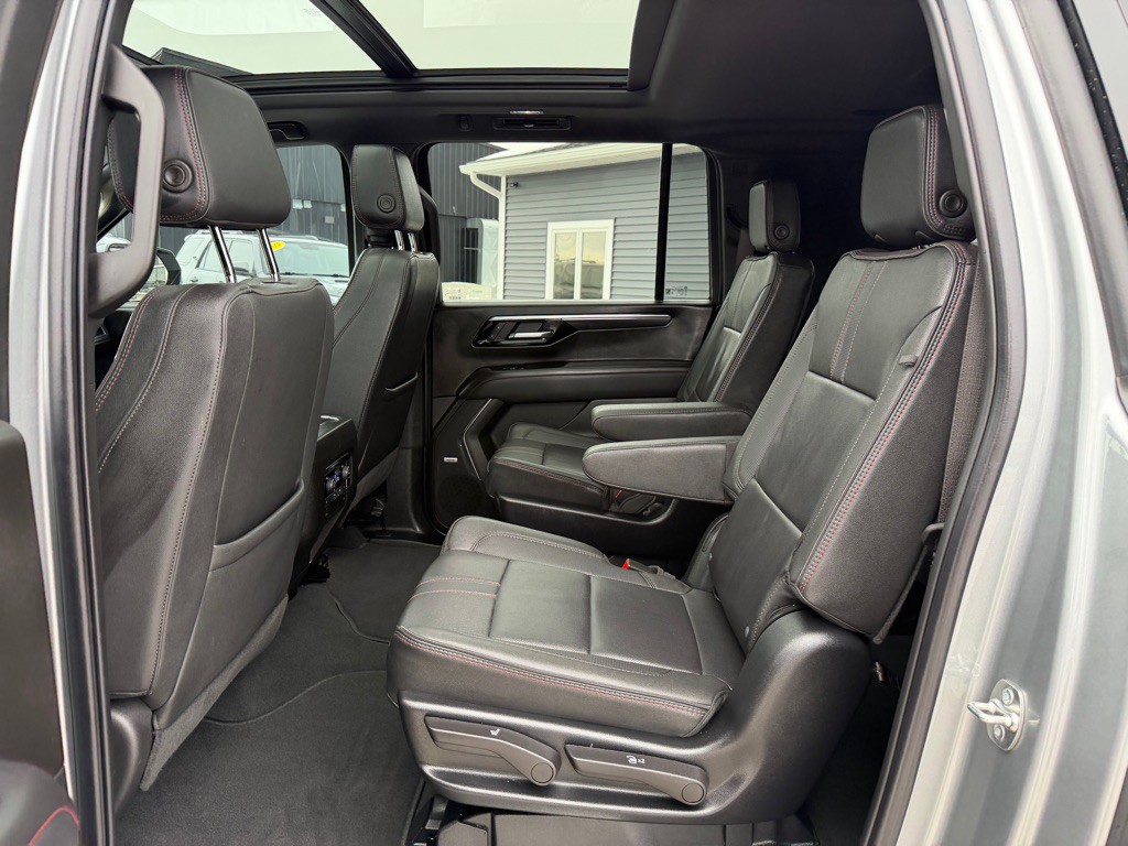 2025 Chevrolet Suburban Image 35