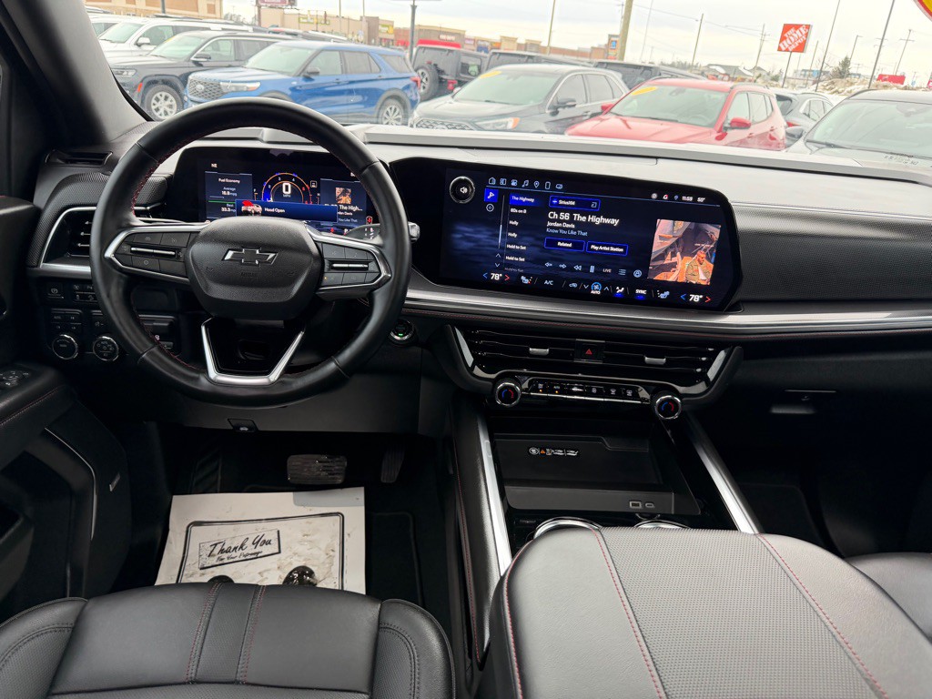 2025 Chevrolet Suburban Image 38