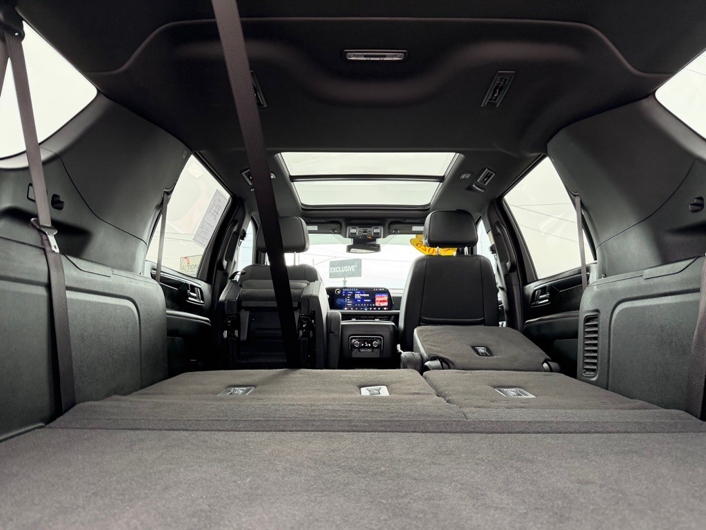 2025 Chevrolet Suburban Image 45