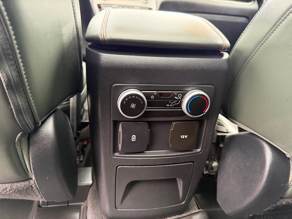 2022 Ford Explorer Image 38