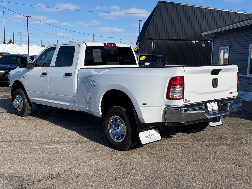 2024 RAM 3500 Image 3