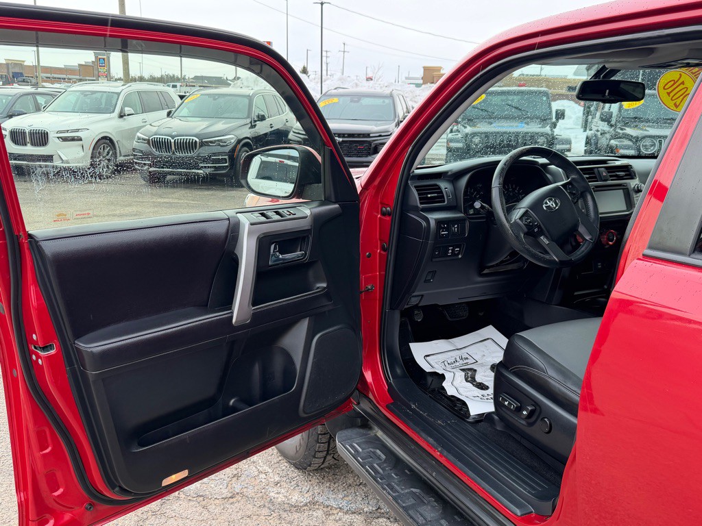 2016 Toyota 4Runner Image 10