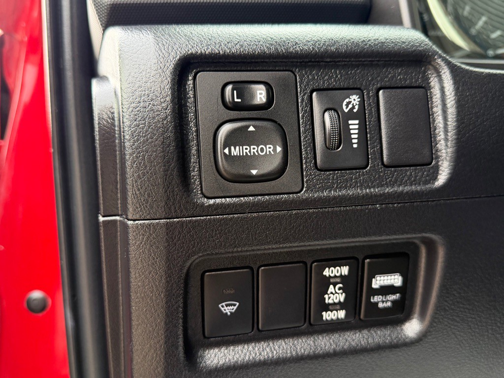 2016 Toyota 4Runner Image 16