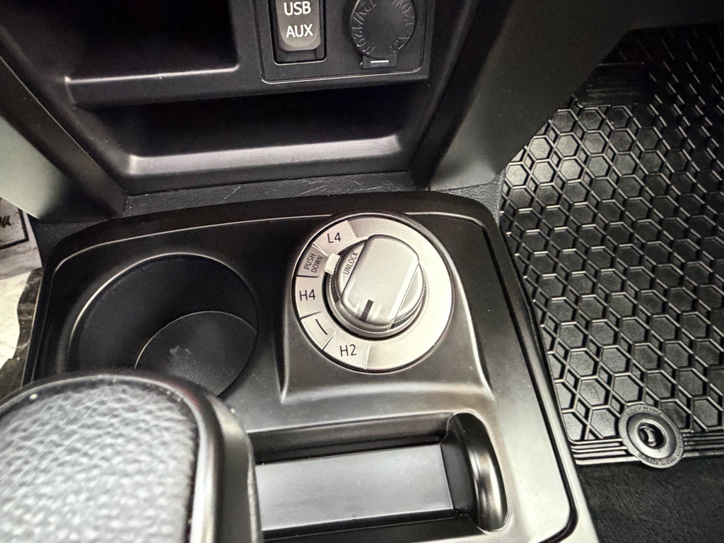 2016 Toyota 4Runner Image 28