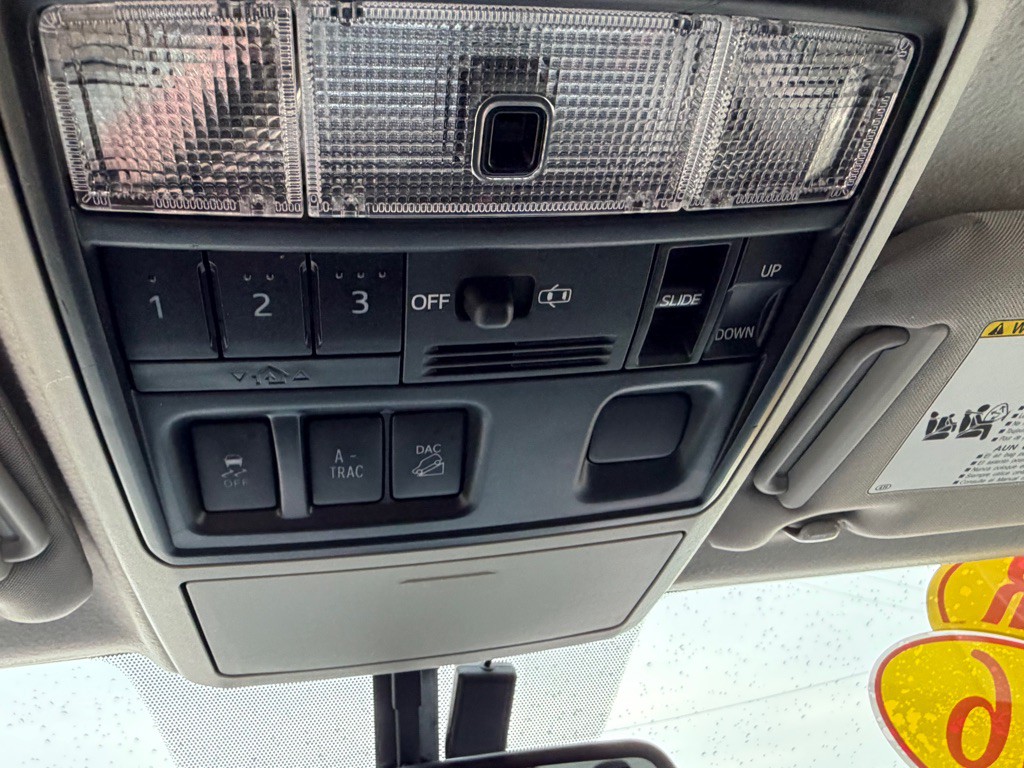 2016 Toyota 4Runner Image 32