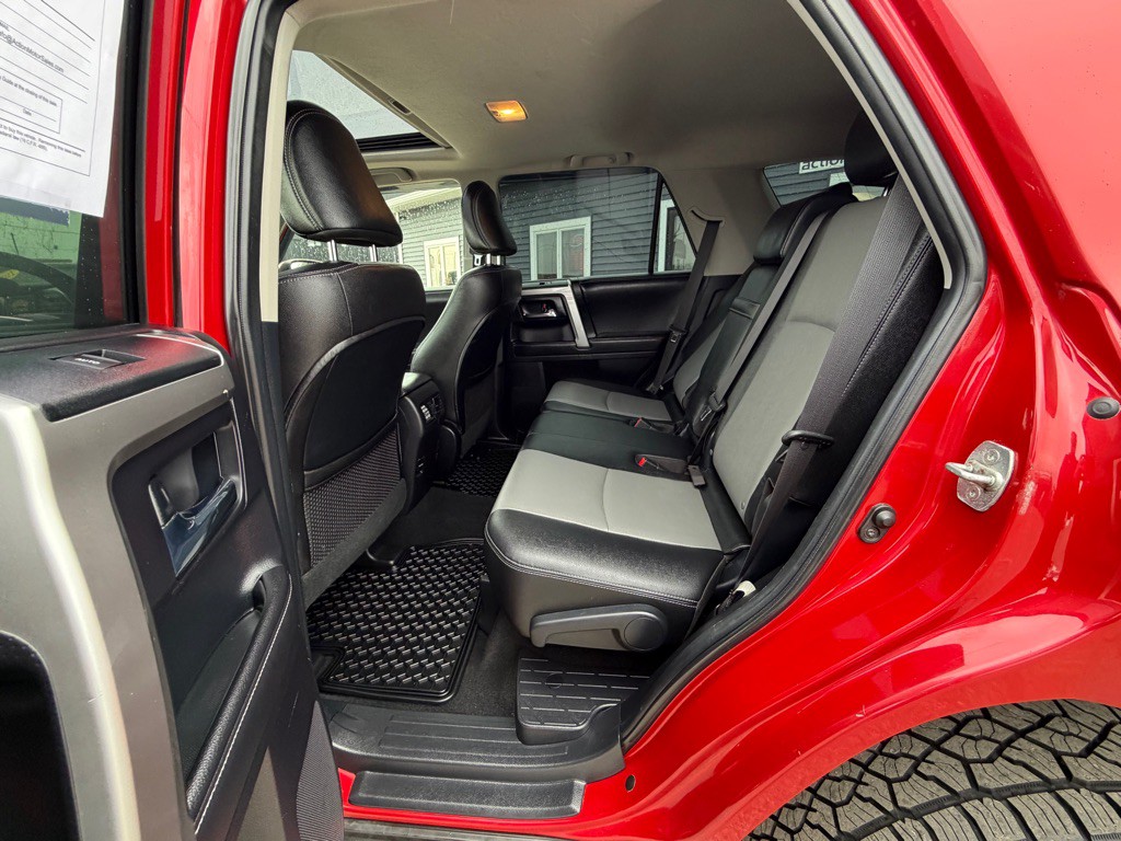 2016 Toyota 4Runner Image 39