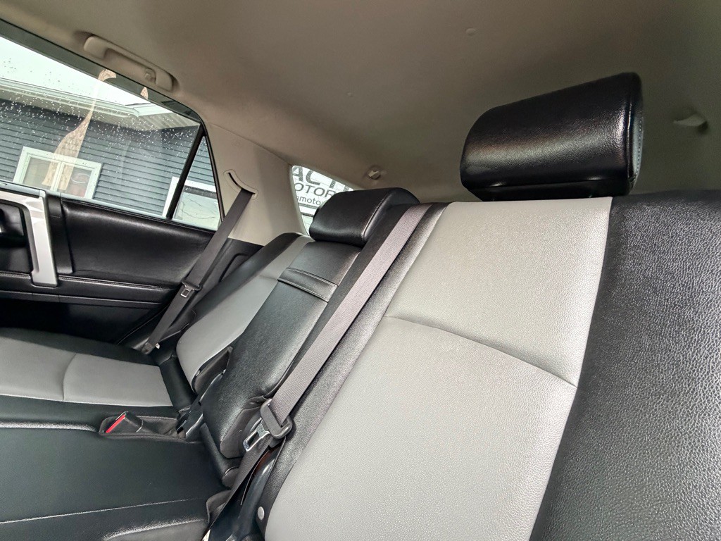 2016 Toyota 4Runner Image 40