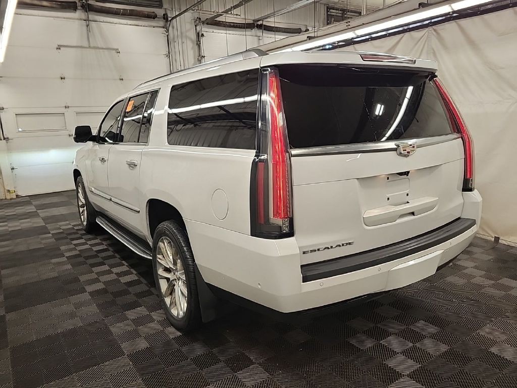 2018 Cadillac Escalade Image 2