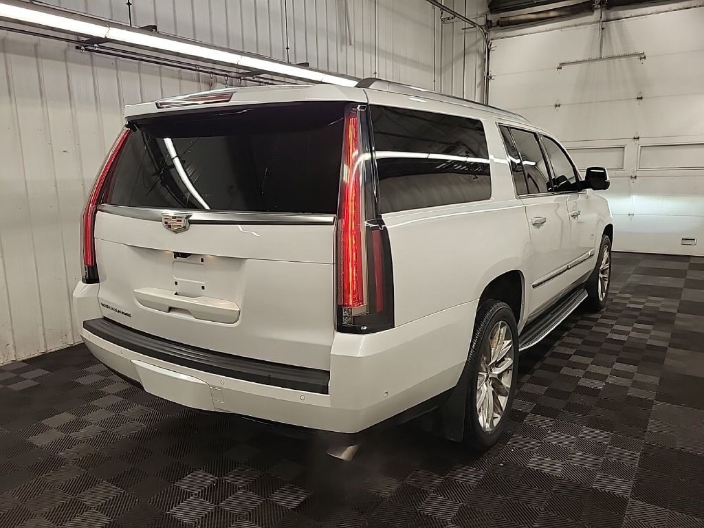 2018 Cadillac Escalade Image 3