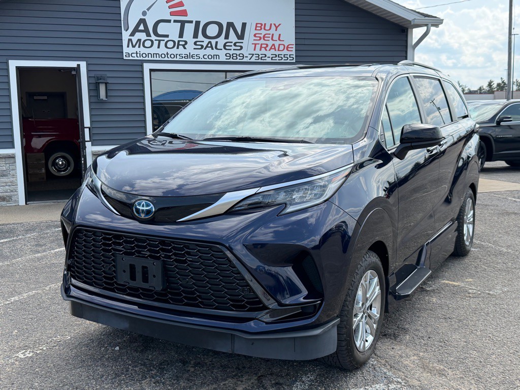 2022 Toyota Sienna Image 1