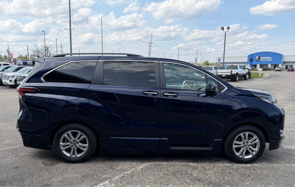 2022 Toyota Sienna Image 6