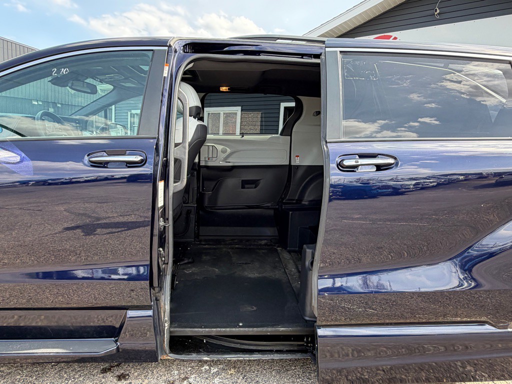 2022 Toyota Sienna Image 34