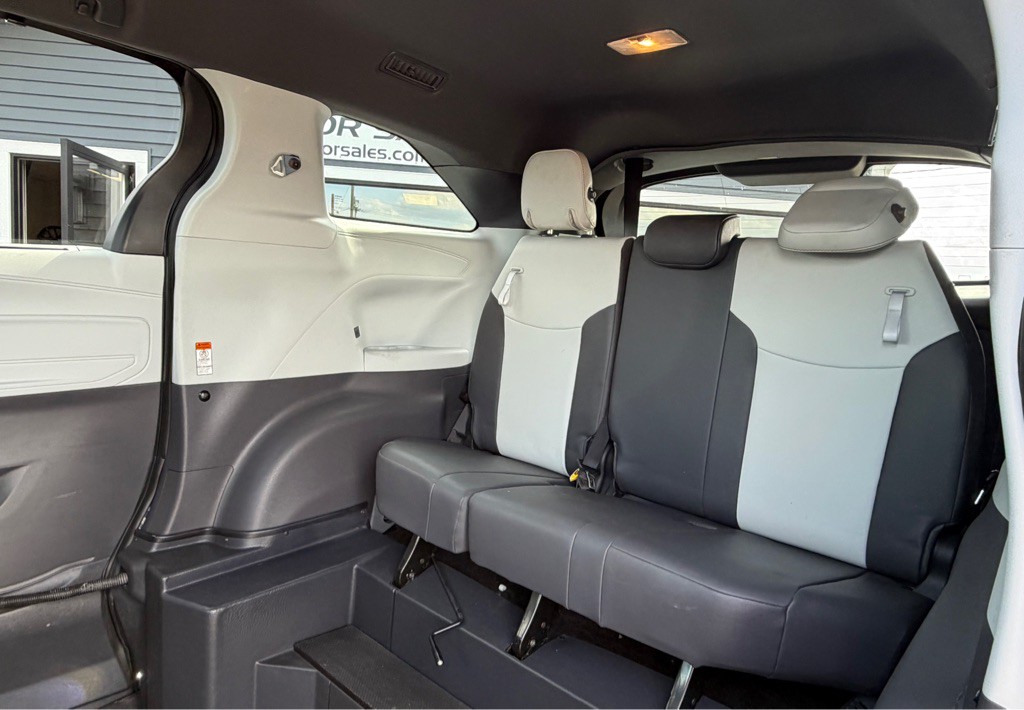 2022 Toyota Sienna Image 35