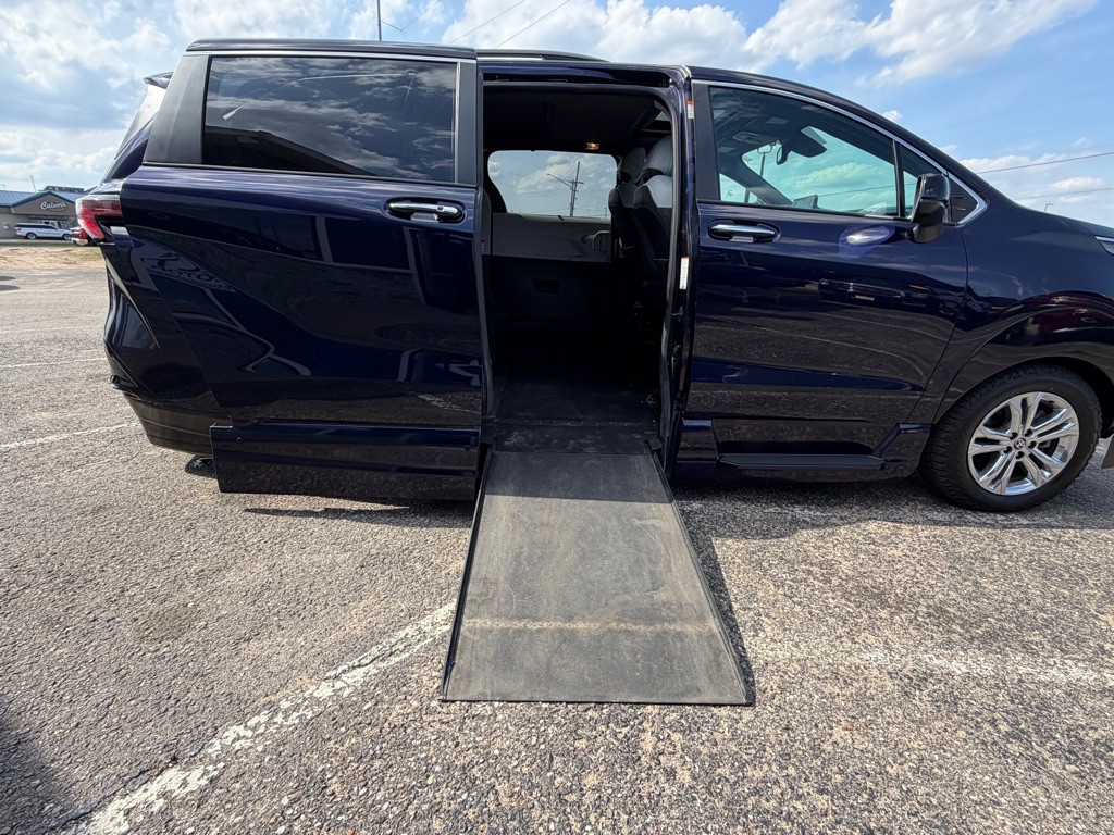 2022 Toyota Sienna Image 45