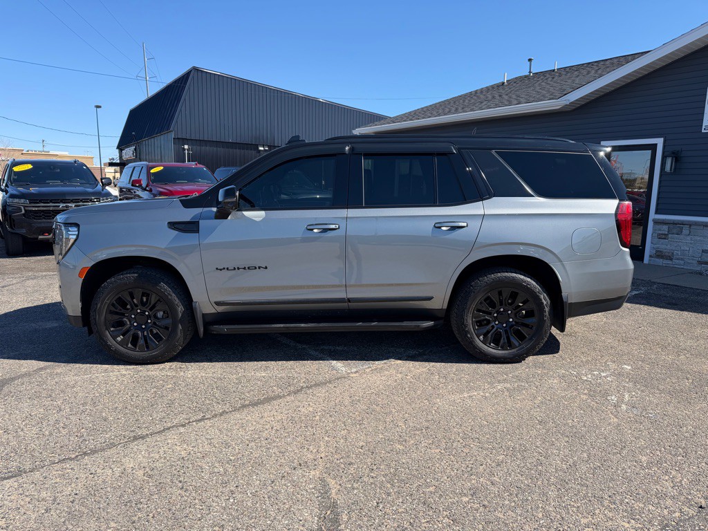 2023 GMC Yukon Image 2