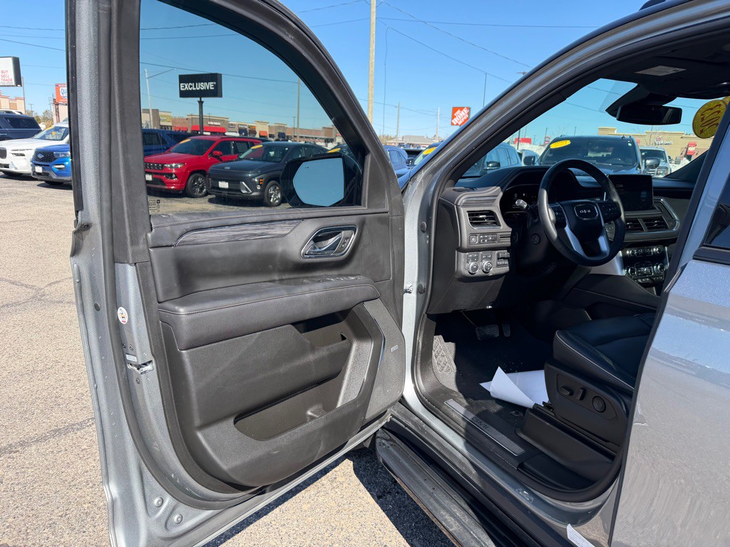 2023 GMC Yukon Image 12