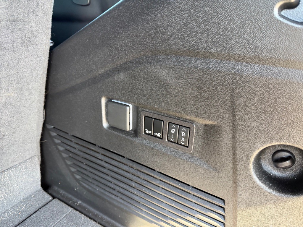 2023 GMC Yukon Image 40