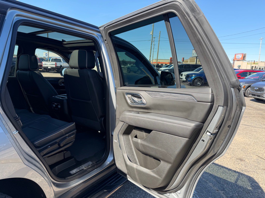 2023 GMC Yukon Image 44