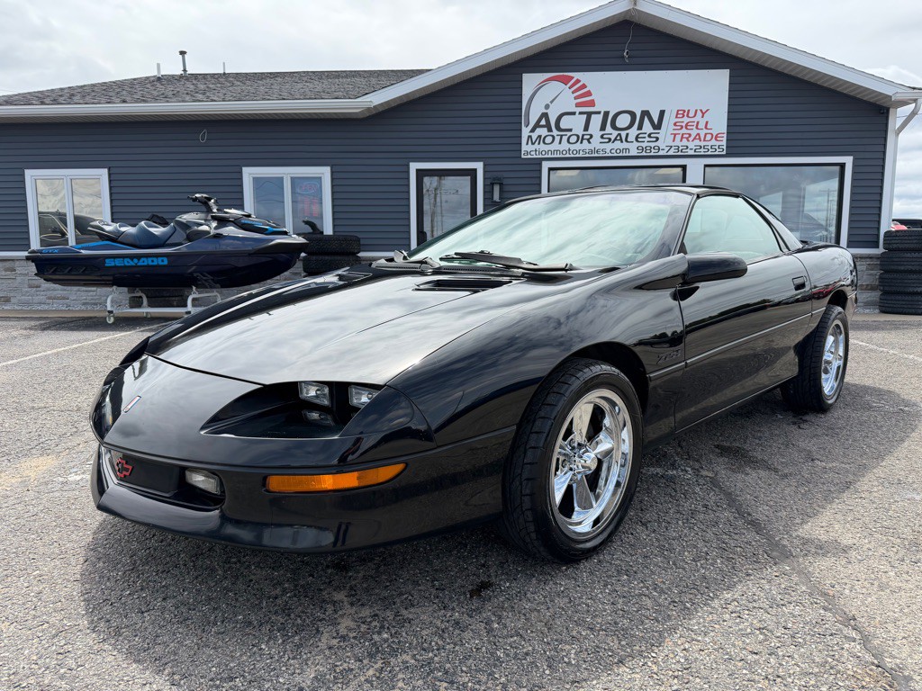 1997 Chevrolet Camaro Image 1