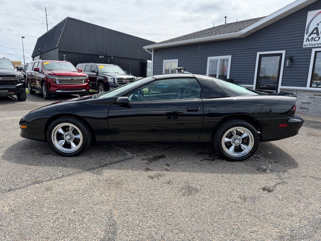 1997 Chevrolet Camaro Image 2