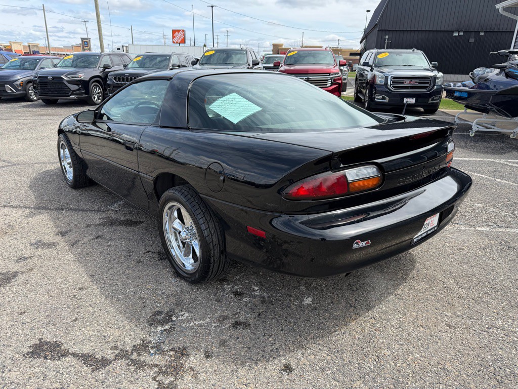 1997 Chevrolet Camaro Image 3