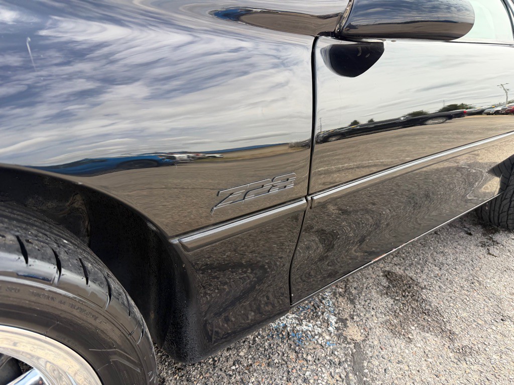 1997 Chevrolet Camaro Image 10