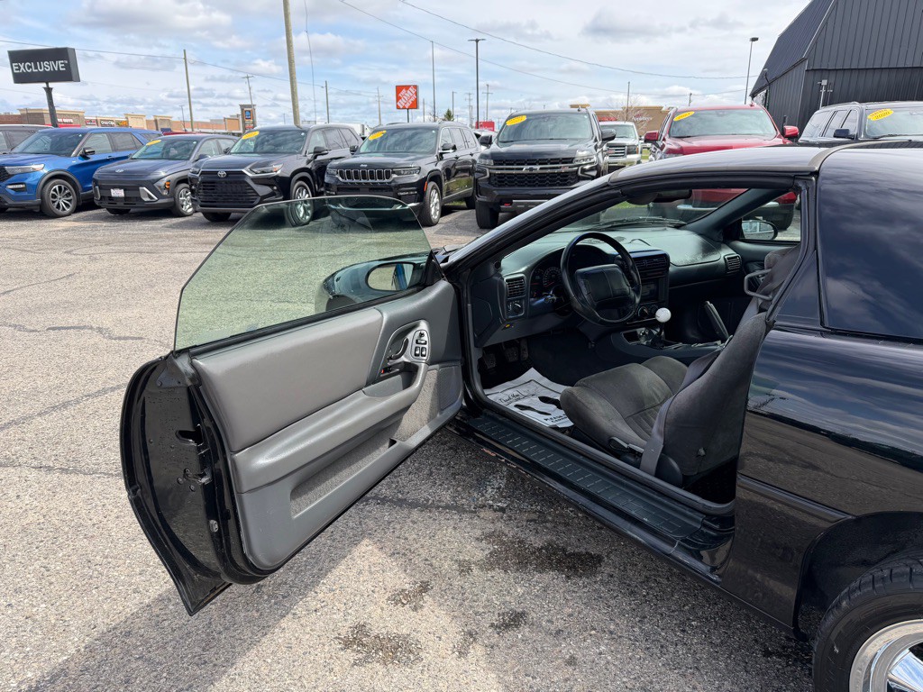 1997 Chevrolet Camaro Image 11