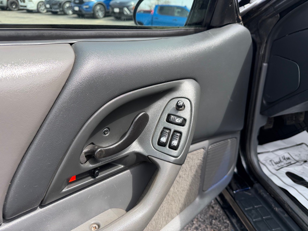 1997 Chevrolet Camaro Image 12