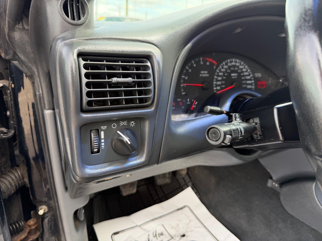 1997 Chevrolet Camaro Image 17