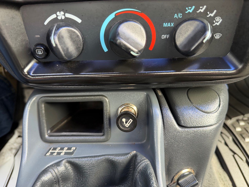 1997 Chevrolet Camaro Image 20