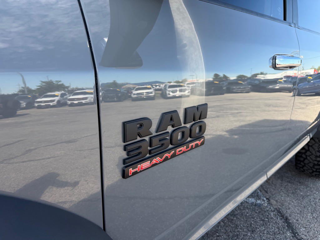 2017 RAM 3500 Image 10