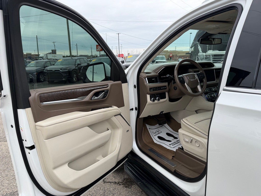 2022 GMC Yukon Image 12