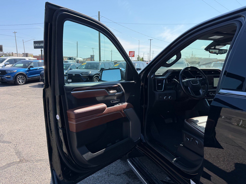 2025 GMC Sierra Image 12