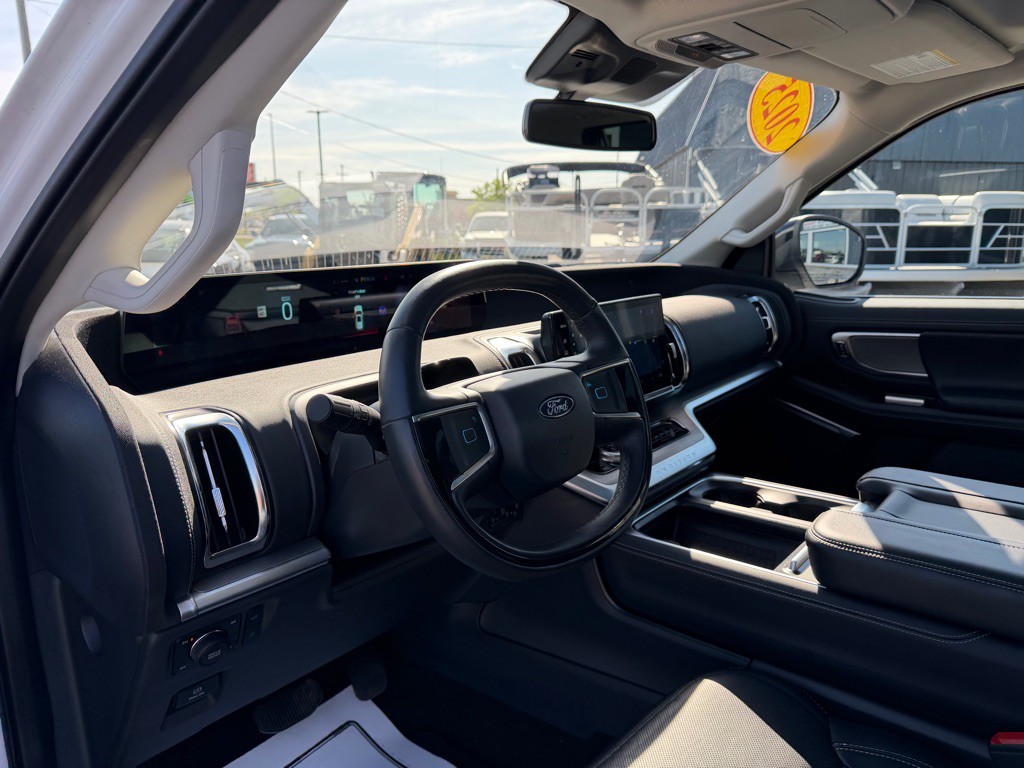 2025 Ford Expedition Image 17