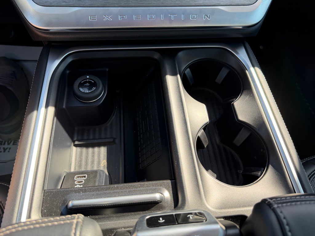 2025 Ford Expedition Image 29