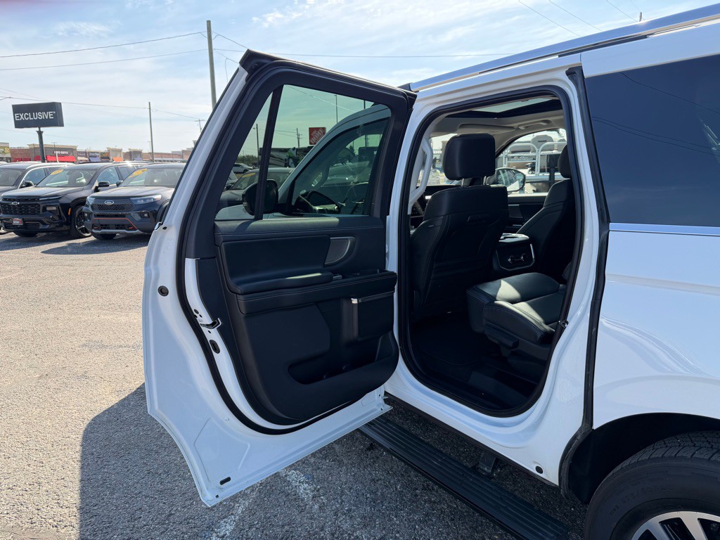 2025 Ford Expedition Image 35
