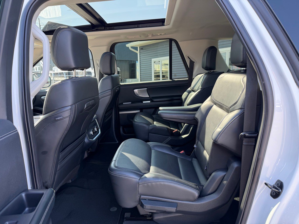 2025 Ford Expedition Image 36