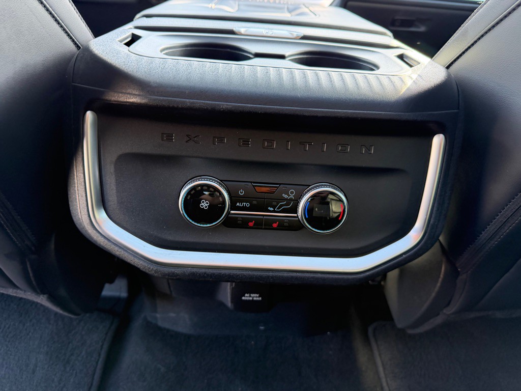 2025 Ford Expedition Image 38