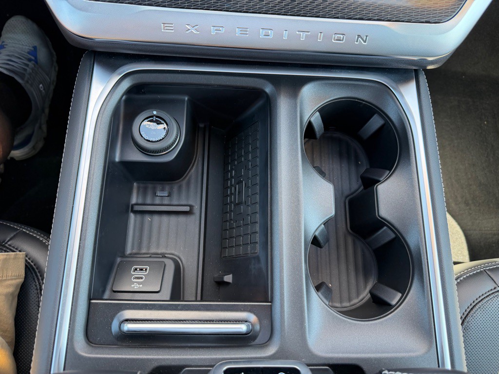 2025 Ford Expedition Image 26