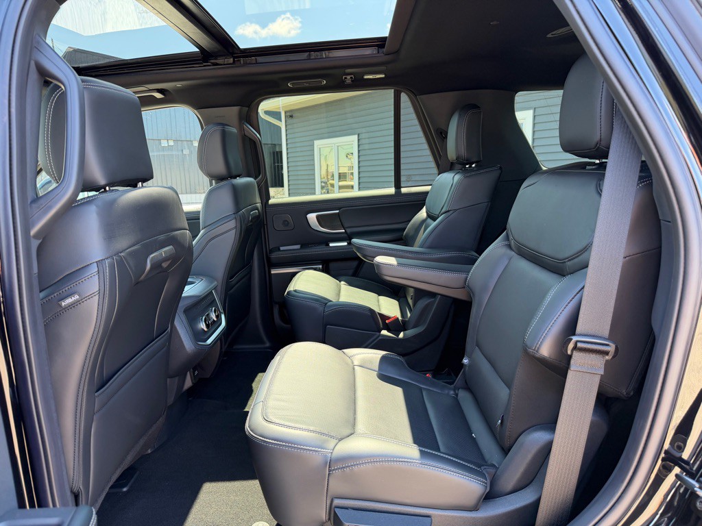 2025 Ford Expedition Image 33