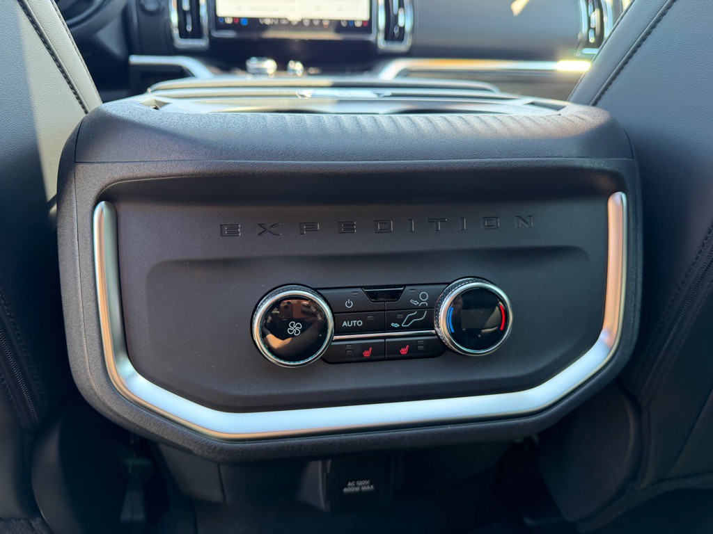 2025 Ford Expedition Image 34