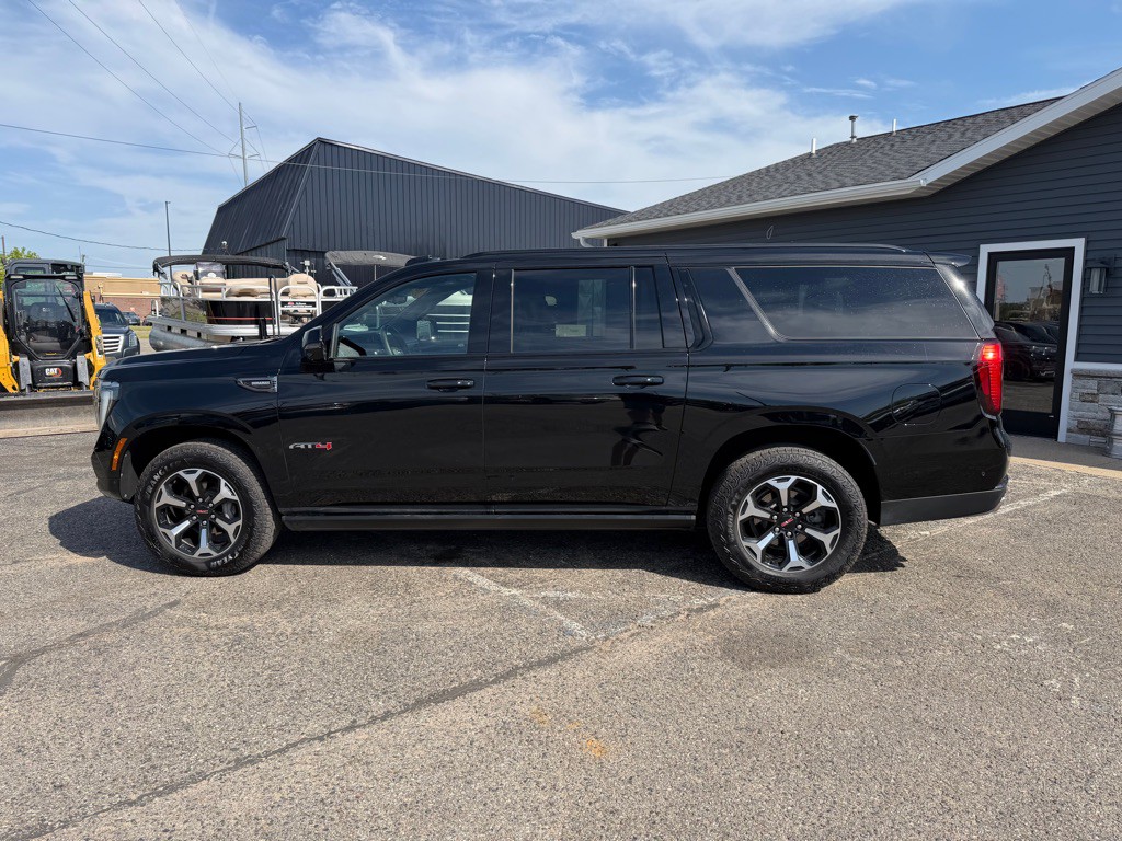 2025 GMC Yukon Image 2
