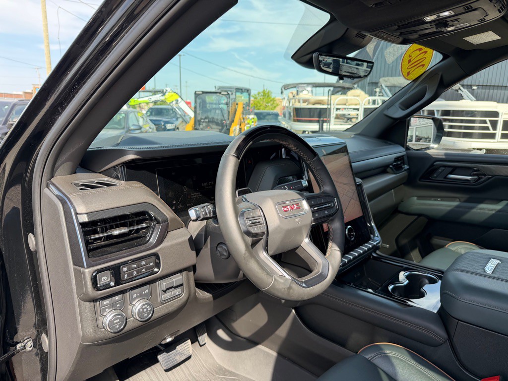 2025 GMC Yukon Image 16