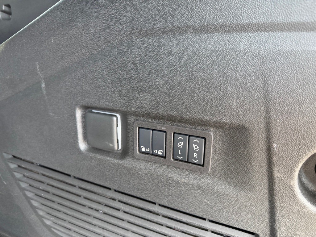 2025 GMC Yukon Image 48