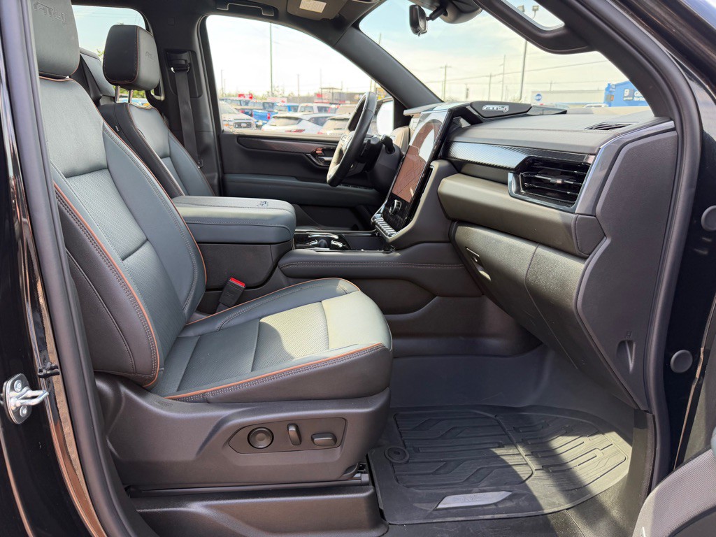 2025 GMC Yukon Image 64
