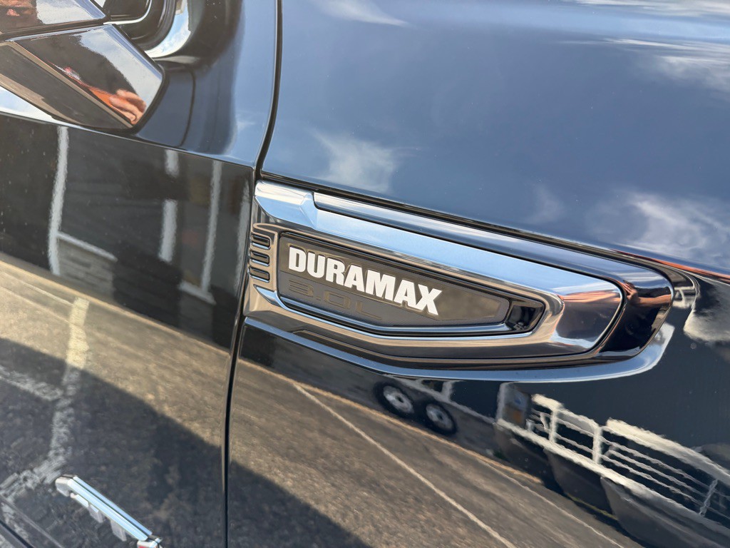 2025 GMC Yukon Image 76